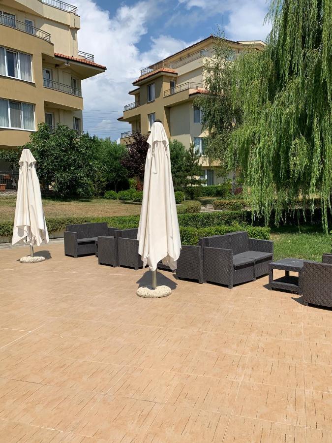 Аппартамент Pines Beach Resort Byala  Buitenkant foto
