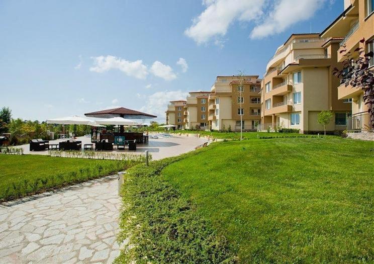 Аппартамент Pines Beach Resort Byala  Buitenkant foto
