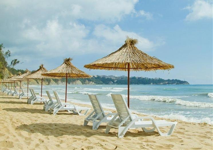Аппартамент Pines Beach Resort Byala  Buitenkant foto